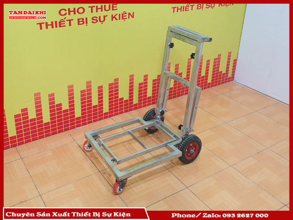 B&aacute;n Xe Đẩy Ghế Sự Kiện Chịu Tải Cao Gi&uacute;p Tiết Kiệm Nh&acirc;n Lực, Thời Gian, Bảo Vệ Ghế V&agrave; N&acirc;ng Cao Chuy&ecirc;n Nghiệp. Sản Phẩm Khung Th&eacute;p Chịu Lực, B&aacute;nh Xe Chịu Tải Lớn, Gấp Gọn Tiện Lợi. T&acirc;n Đại Kh&iacute; Cung Cấp Đa Dạng Model, Tư Vấn Nhanh, Lắp Đặt Chuy&ecirc;n Nghiệp V&agrave; Bảo H&agrave;nh D&agrave;i Hạn. Li&ecirc;n Hệ Ngay Để B&aacute;o Gi&aacute;!