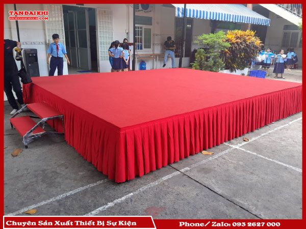 Bài Viết "Đánh Giá Các Loại Sân Khấu Lắp Ráp Hiện Nay" Cung Cấp Cái Nhìn Tổng Quan Về Các Loại Sân Khấu Lắp Ráp Phổ Biến Như Sân Khấu Truyền Thống, Nhôm, Thép Và Ngoài Trời. Bài Viết Cũng Chia Sẻ Các Lưu Ý Khi Chọn Mua Và Thông Tin Về Các Sản Phẩm Sân Khấu Của Tân Đại Khí.