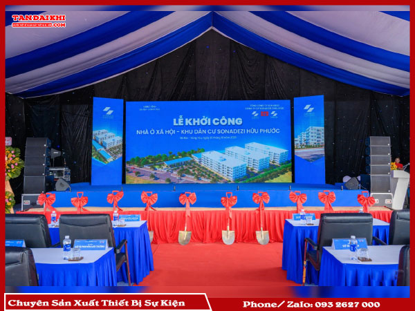 Những Lưu Ý Khi Mua Sân Khấu Ngoài Trời Bao Gồm Xác Định Mục Đích Sử Dụng, Chọn Kích Thước Và Thiết Kế Phù Hợp, Lựa Chọn Chất Liệu Bền Vững, Đảm Bảo An Toàn Và Tuân Thủ Các Tiêu Chuẩn Chất Lượng. Tân Đại Khí Đơn Vị Cung Cấp Sân Khấu Ngoài Trời Chất Lượng Uy Tín.