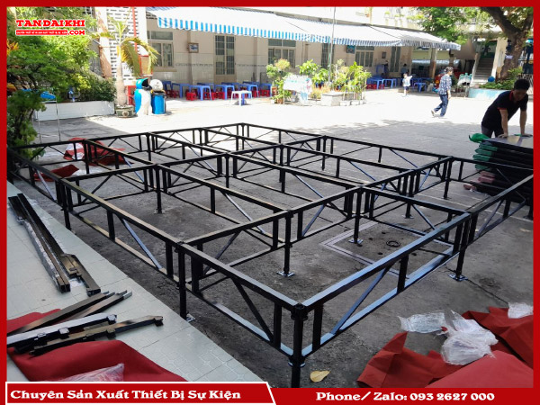 Những Lưu Ý Khi Mua Sân Khấu Ngoài Trời Bao Gồm Xác Định Mục Đích Sử Dụng, Chọn Kích Thước Và Thiết Kế Phù Hợp, Lựa Chọn Chất Liệu Bền Vững, Đảm Bảo An Toàn Và Tuân Thủ Các Tiêu Chuẩn Chất Lượng. Tân Đại Khí Đơn Vị Cung Cấp Sân Khấu Ngoài Trời Chất Lượng Uy Tín.