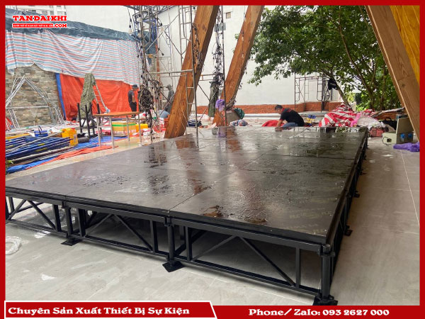 Những Lưu Ý Khi Mua Sân Khấu Ngoài Trời Bao Gồm Xác Định Mục Đích Sử Dụng, Chọn Kích Thước Và Thiết Kế Phù Hợp, Lựa Chọn Chất Liệu Bền Vững, Đảm Bảo An Toàn Và Tuân Thủ Các Tiêu Chuẩn Chất Lượng. Tân Đại Khí Đơn Vị Cung Cấp Sân Khấu Ngoài Trời Chất Lượng Uy Tín.