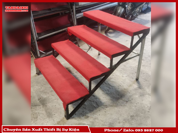 Bán Bục Tam Cấp Sân Khấu Của Tân Đại Khí Mang Đến Giải Pháp Linh Hoạt, Gấp Gọn, Tiết Kiệm Không Gian Và Chi Phí. Sản Phẩm Làm Từ Thép, Hợp Kim Nhôm, Chịu Lực Tốt, Đa Dạng Kích Thước Và Màu Sắc. Dịch Vụ Tư Vấn, Báo Giá Nhanh Và Lắp Đặt Chuyên Nghiệp.