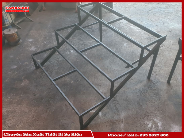 Bán Bục Tam Cấp Sân Khấu Của Tân Đại Khí Mang Đến Giải Pháp Linh Hoạt, Gấp Gọn, Tiết Kiệm Không Gian Và Chi Phí. Sản Phẩm Làm Từ Thép, Hợp Kim Nhôm, Chịu Lực Tốt, Đa Dạng Kích Thước Và Màu Sắc. Dịch Vụ Tư Vấn, Báo Giá Nhanh Và Lắp Đặt Chuyên Nghiệp.