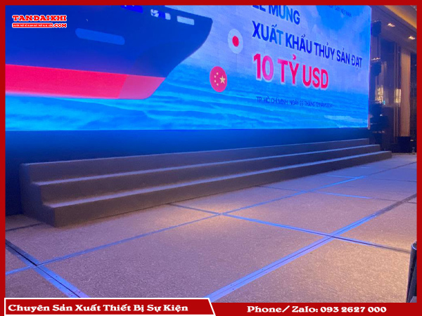 Bán Bục Tam Cấp Sân Khấu Của Tân Đại Khí Mang Đến Giải Pháp Linh Hoạt, Gấp Gọn, Tiết Kiệm Không Gian Và Chi Phí. Sản Phẩm Làm Từ Thép, Hợp Kim Nhôm, Chịu Lực Tốt, Đa Dạng Kích Thước Và Màu Sắc. Dịch Vụ Tư Vấn, Báo Giá Nhanh Và Lắp Đặt Chuyên Nghiệp.