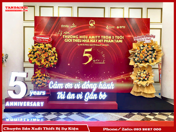 Dịch Vụ B&aacute;n Khung Backdrop Lắp R&aacute;p Của T&acirc;n Đại Kh&iacute; Mang Đến Giải Ph&aacute;p Linh Hoạt, Dễ D&agrave;ng Lắp Đặt V&agrave; Gỡ Bỏ. Khung Được Thiết Kế Chắc Chắn, C&oacute; Thể Điều Chỉnh K&iacute;ch Thước Theo Y&ecirc;u Cầu, Ph&ugrave; Hợp Cho Nhiều Sự . Sản Phẩm Đảm Bảo T&iacute;nh Thẩm Mỹ V&agrave; Tiện &Iacute;ch, Gi&uacute;p L&agrave;m Nổi Bật Kh&ocirc;ng Gian.