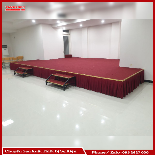 BÁN SÂN KHẤU HỘI TRƯỜNG