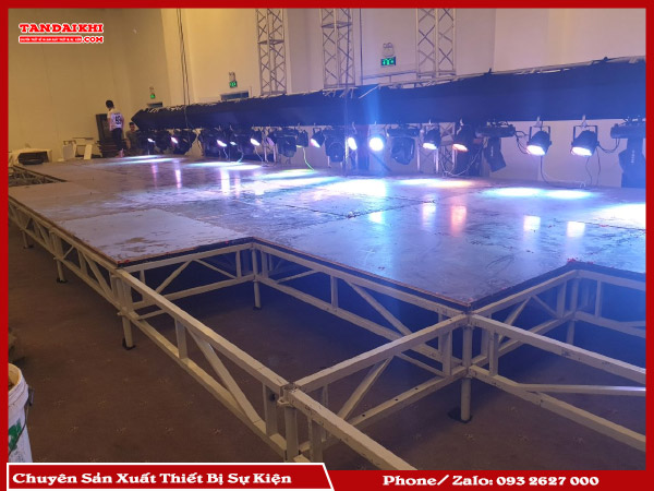 B&aacute;n S&acirc;n Khấu Di Động Gi&aacute; Rẻ 01